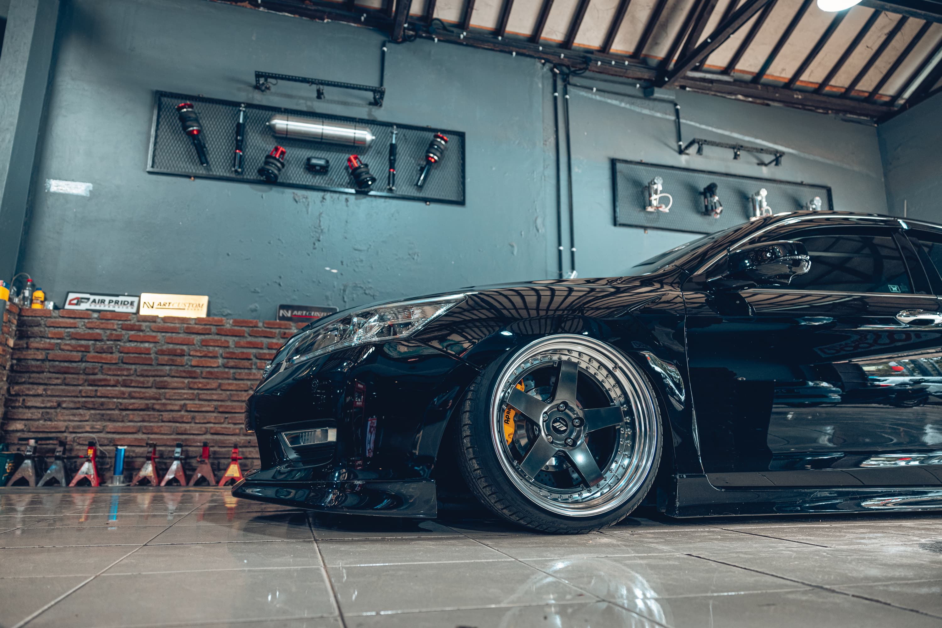 Air Lift Indonesia Art Custom Shop pic - laid out big body